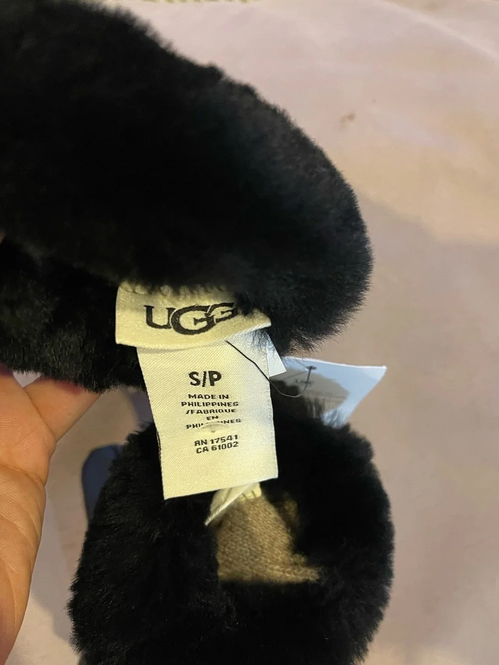 UGG Leather Shorty Tech Tip Glove Black. Size S Women